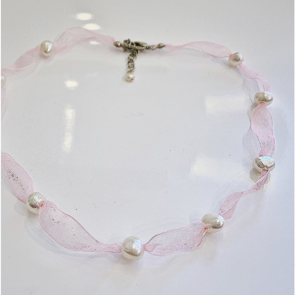 Pearl and Ribbon Necklace - Picture 4 of 6
